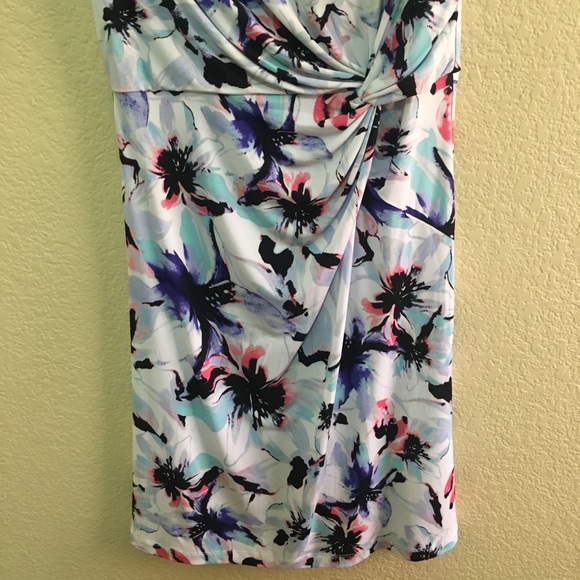 Cute Floral dress - Picture 3 of 6